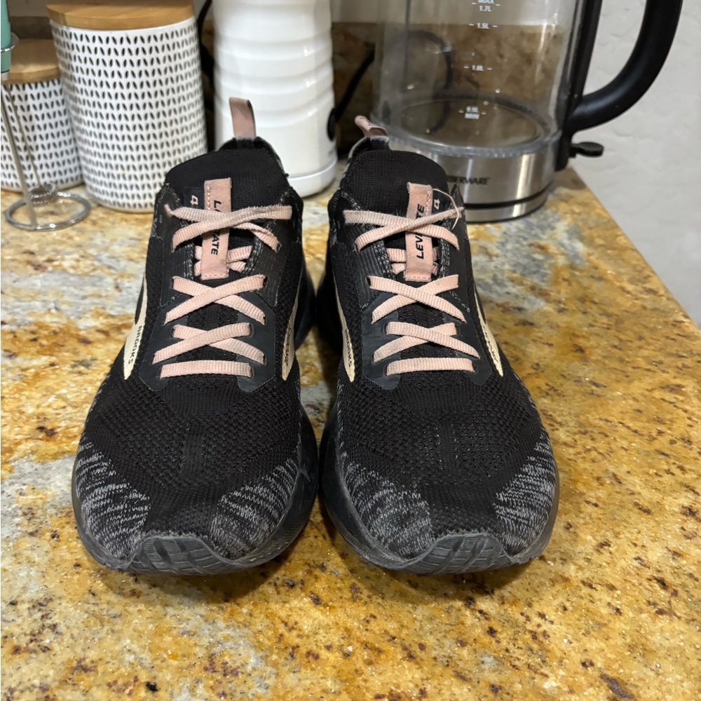 Brooks levitate 4 size 8.5 - Picture 2 of 9